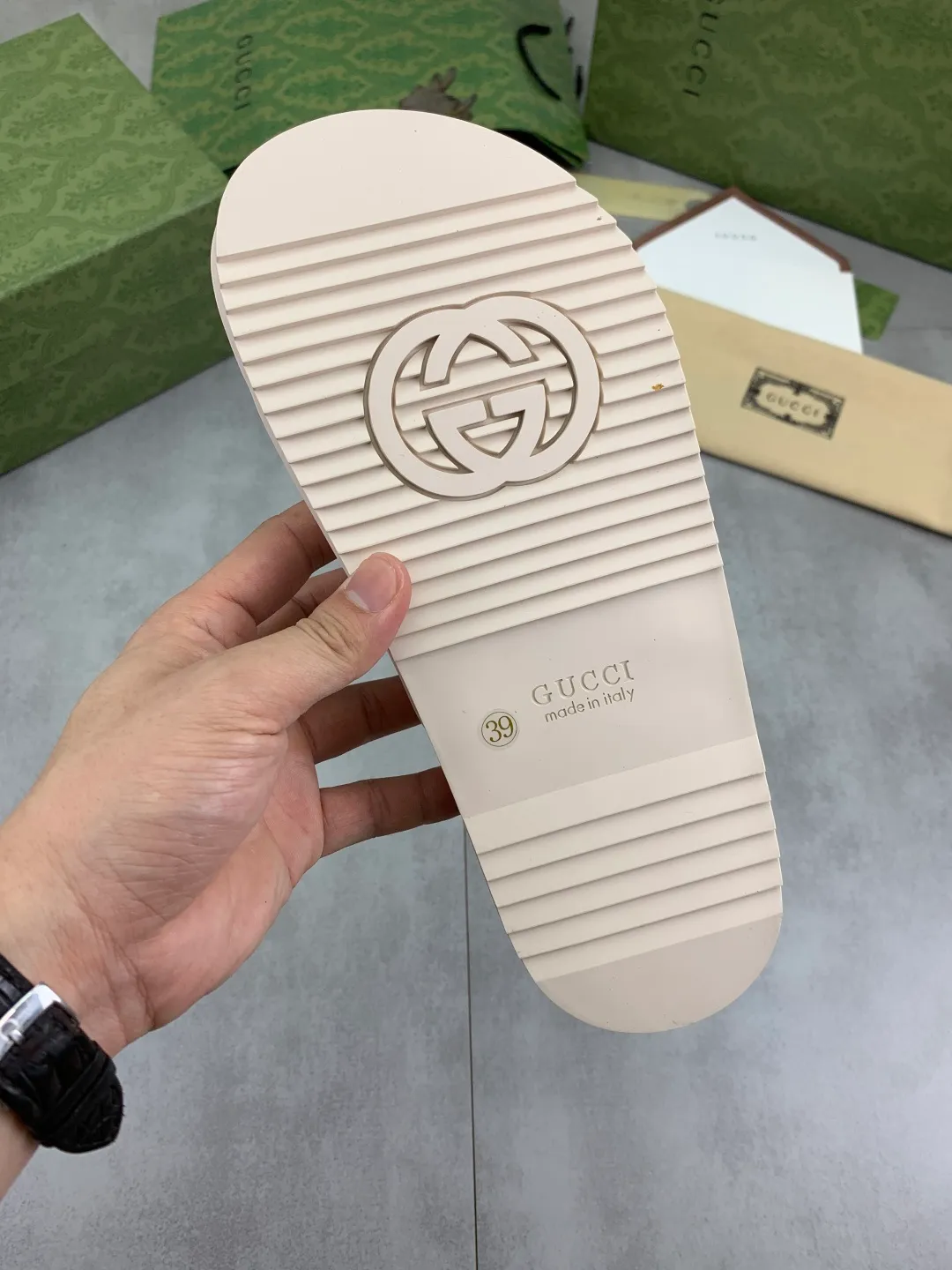 Men's Men's Shoes 💰P460💰【New Style】High Version 🎁🎁🎁 GUCCI New Year of the Snake casual slippers, original official website, perfect workmanship, transmitting a kind of noble luxury, sublimating its definition of luxury in Gucci's high-end extraordinary craftsmanship. Original Gucci double G combination outsole, code number: 35-45, complete package